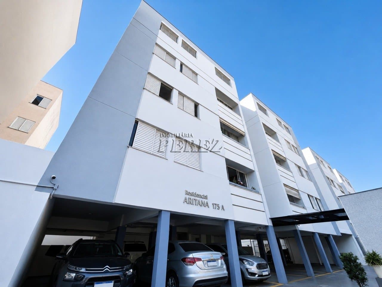 Apartamento à venda no Edifício Aritana na região oeste de Londrina - Dom Bosco