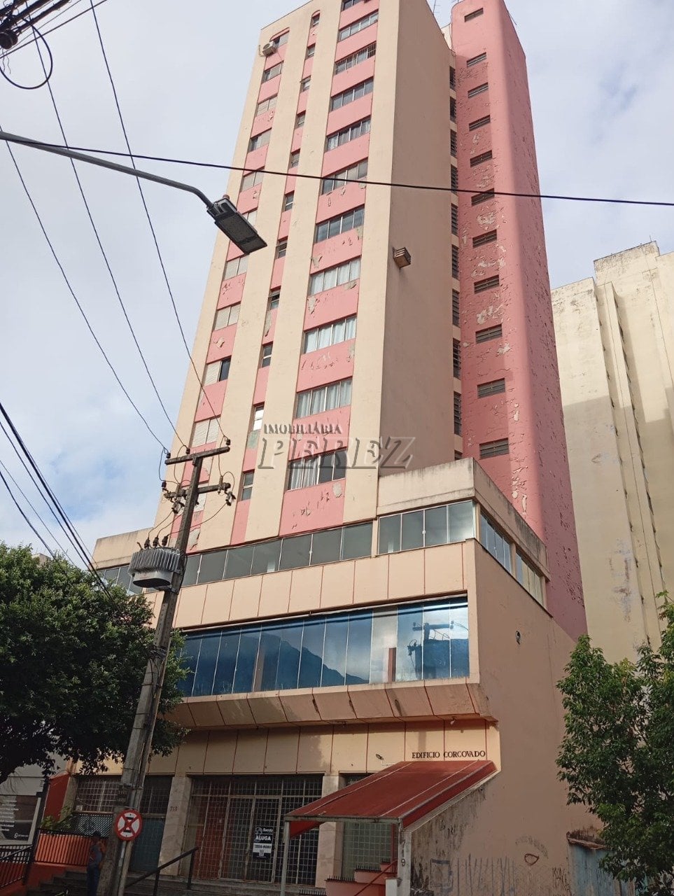 Apartamento à venda no Edifício Corcovado no centro de Londrina