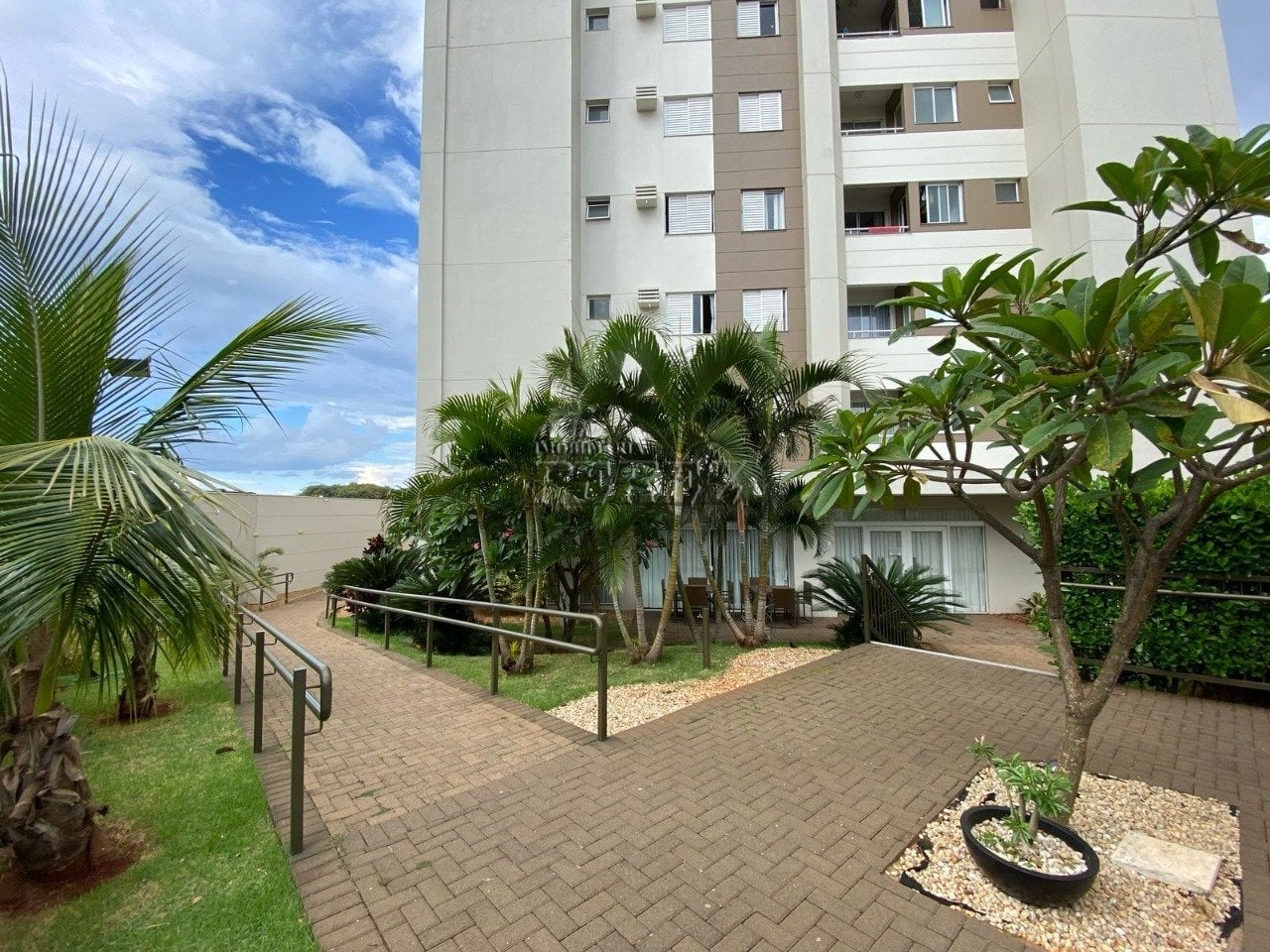 Apartamento à venda no Duetto Residence na região leste de Londrina