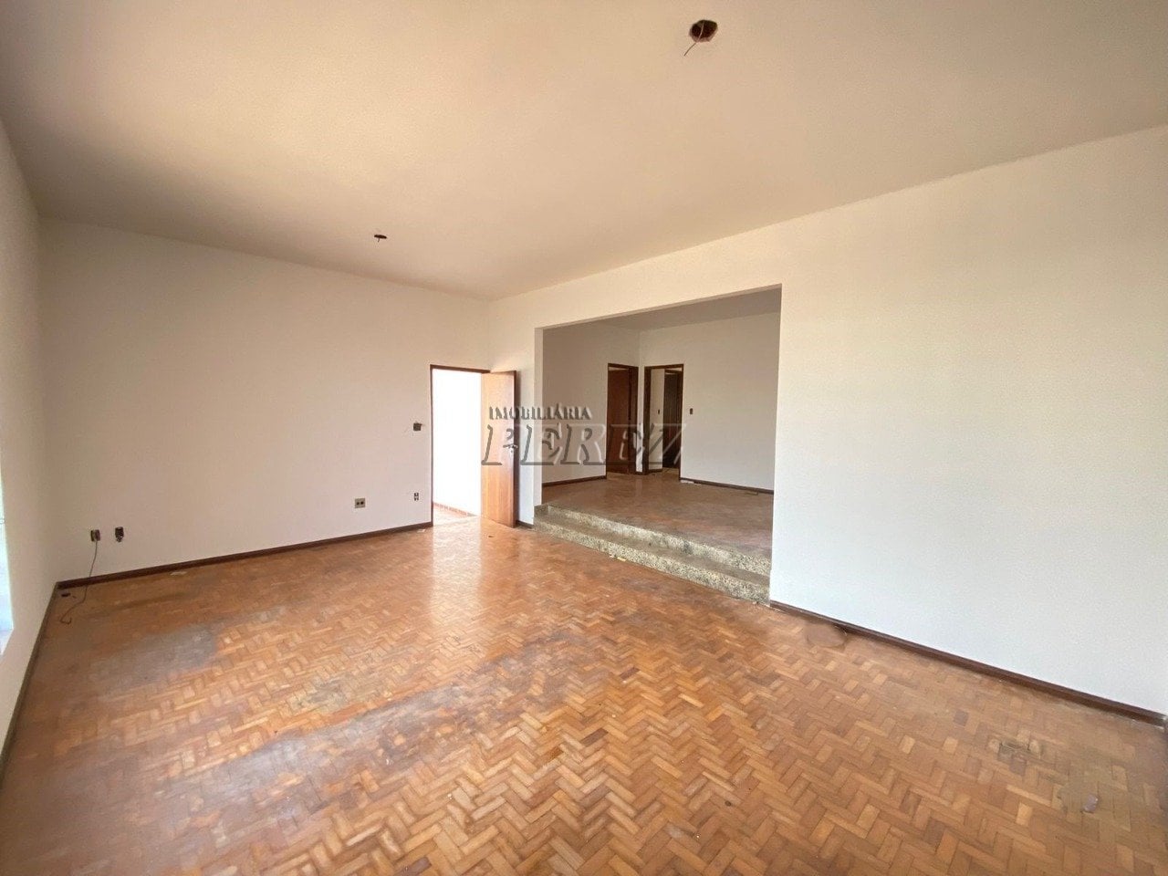 Casa à venda e locação no bairro Bancários, região oeste de Londrina