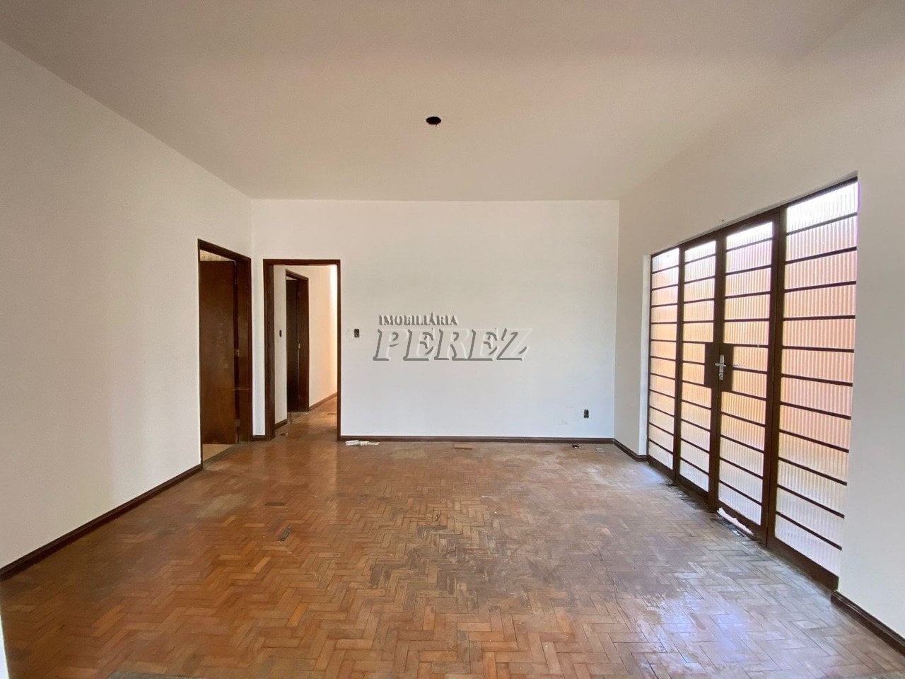 Casa à venda e locação no bairro Bancários, região oeste de Londrina