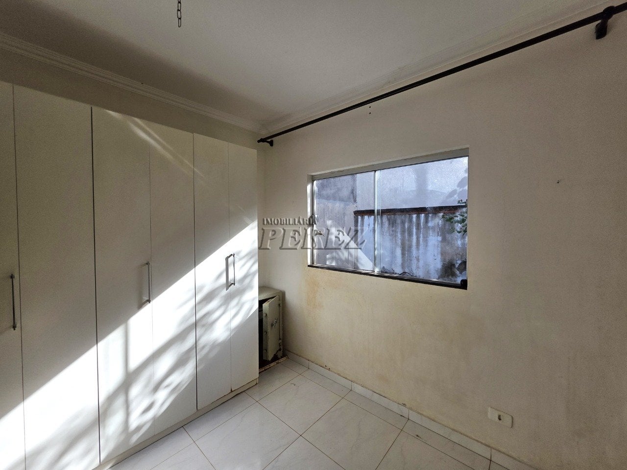 Casa geminada à venda no Jardim Santa Alice na região leste de Londrina