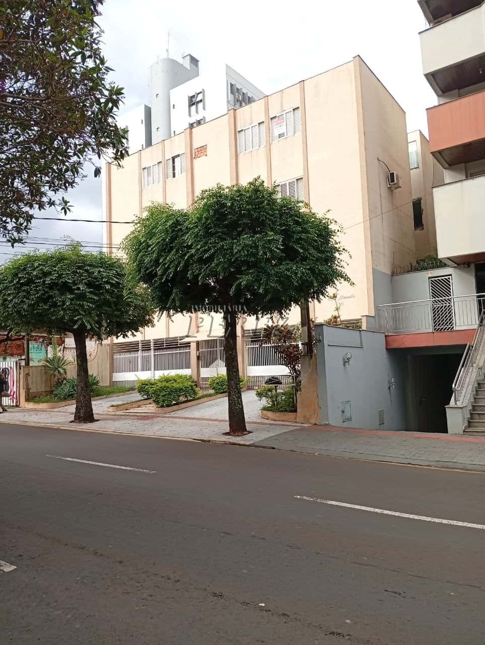 Apartamento à venda no Edifício Alexandre no centro de Londrina — foto principal