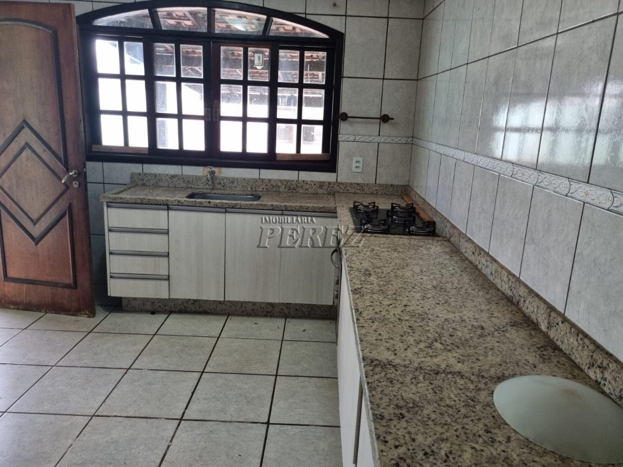 Casa à venda no Jardim Pacaembu, região norte de Londrina