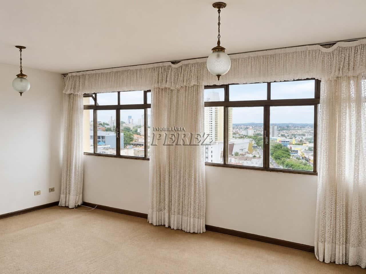Apartamento à venda no Edifício Lilian - Centro de Londrina — foto principal