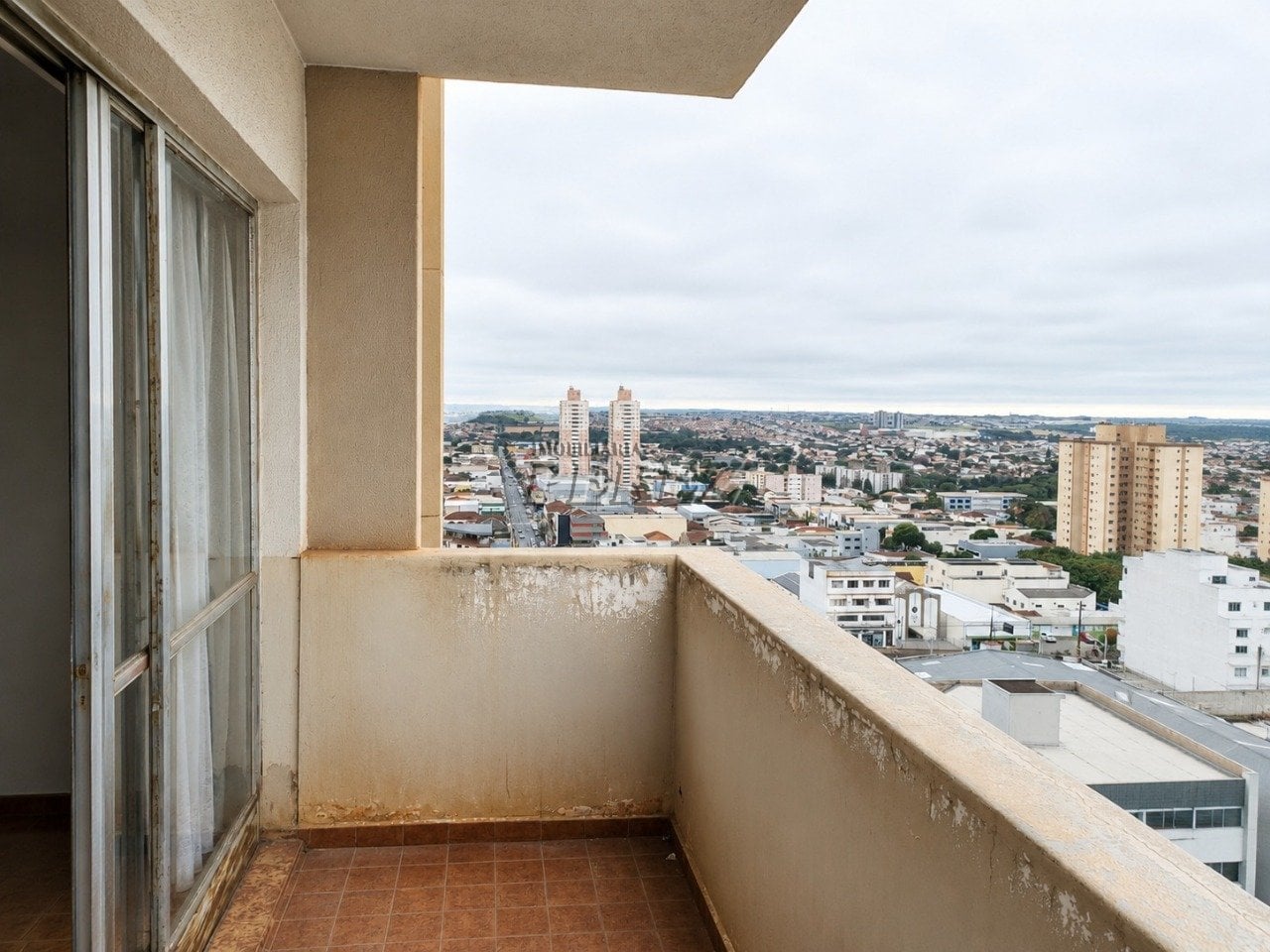 Apartamento à venda no Edifício Lilian - Centro de Londrina