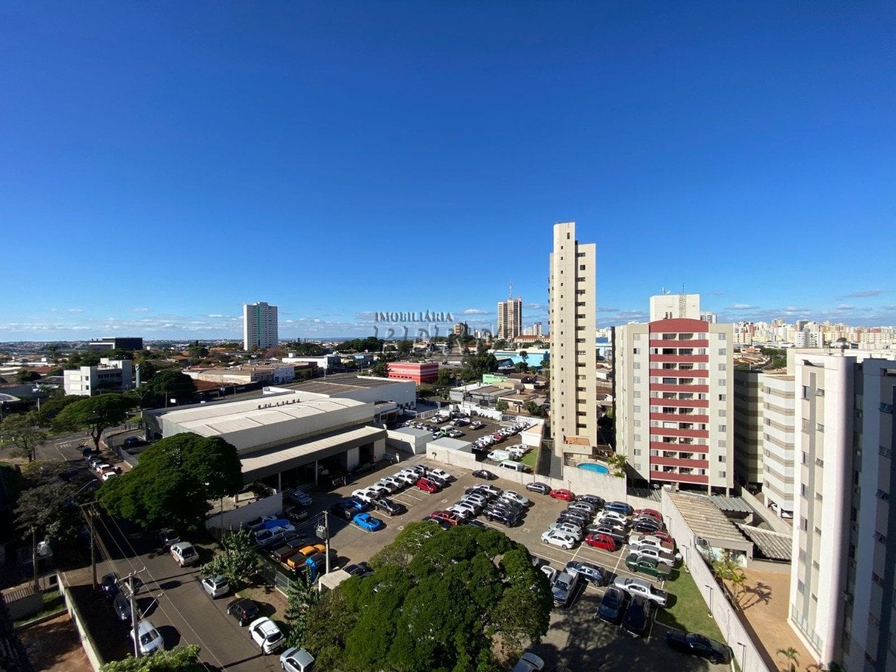 Apartamento à venda no Edifício Porto Bello na região oeste de Londrina