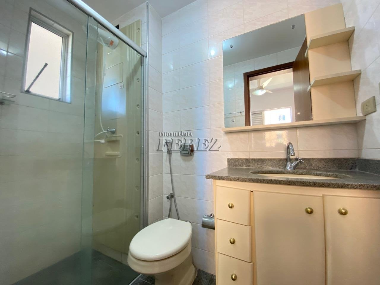 Apartamento à venda no Edifício Porto Bello na região oeste de Londrina