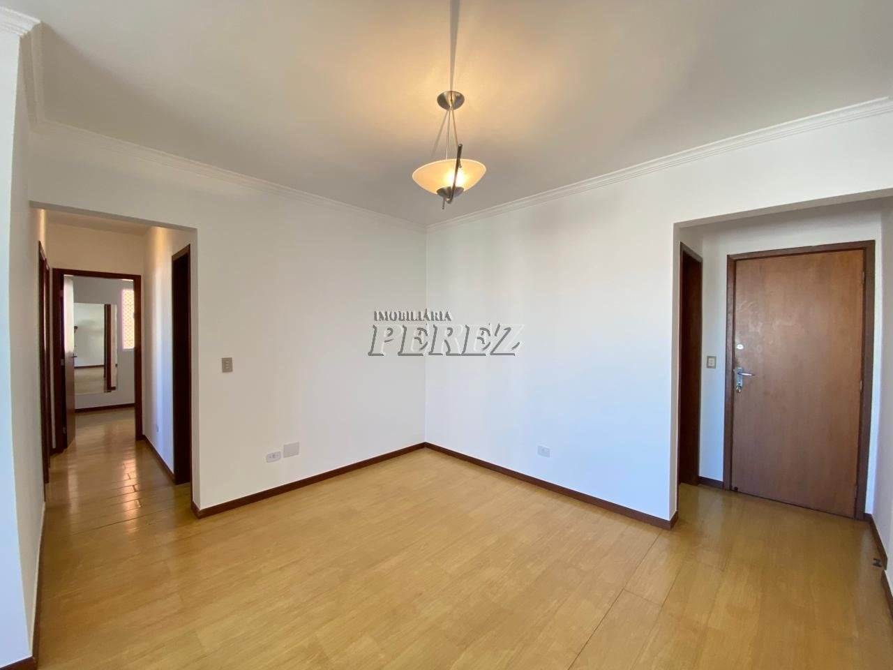 Apartamento à venda no Edifício Porto Bello na região oeste de Londrina