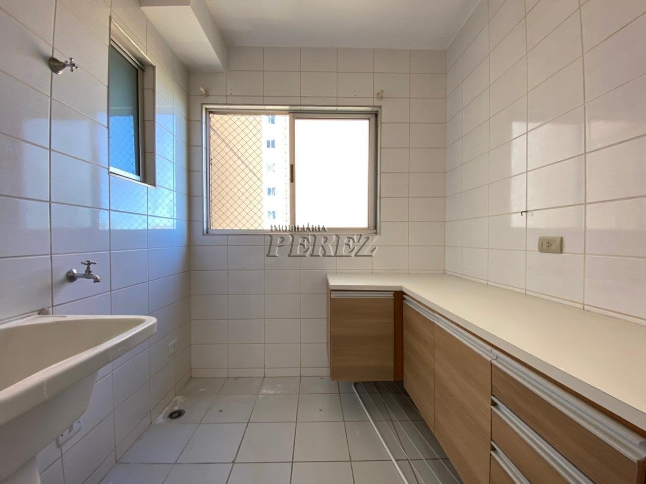 Apartamento à venda no Edifício Porto Bello na região oeste de Londrina