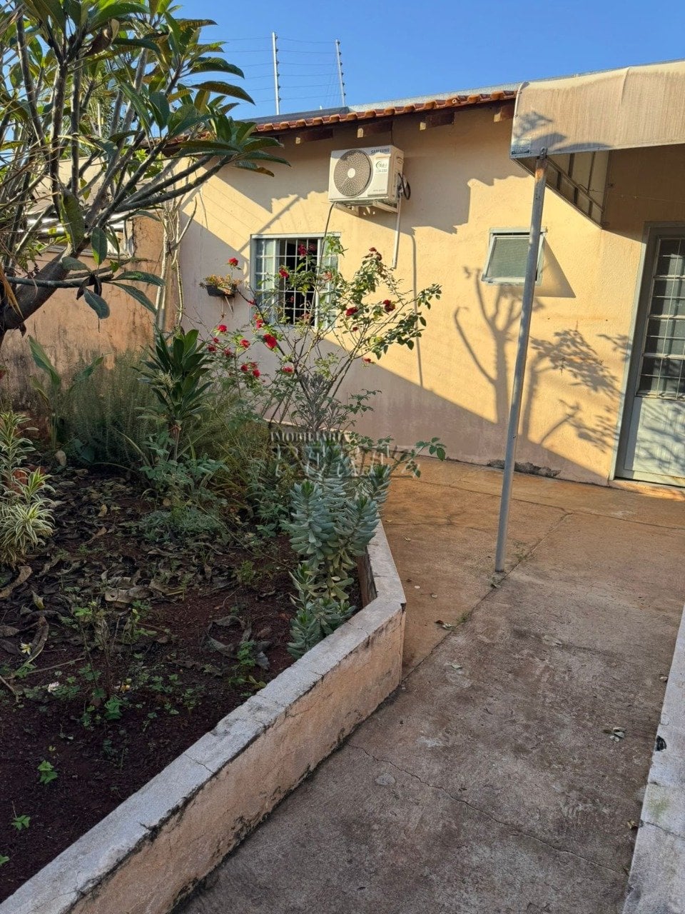 Casa à venda no Jardim Maria Lúcia, região oeste de Londrina