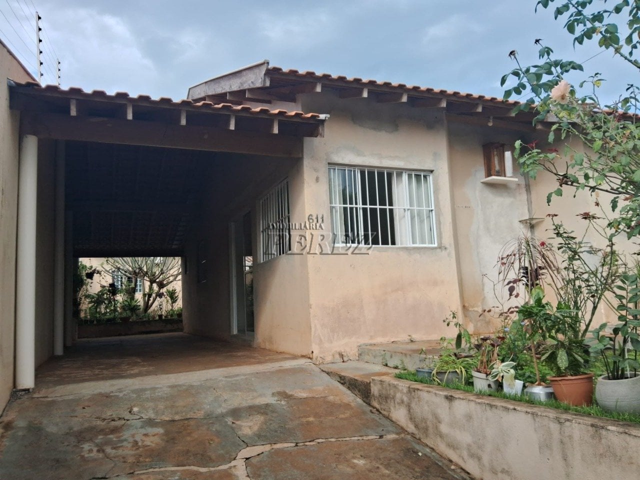 Casa à venda no Jardim Maria Lúcia, região oeste de Londrina