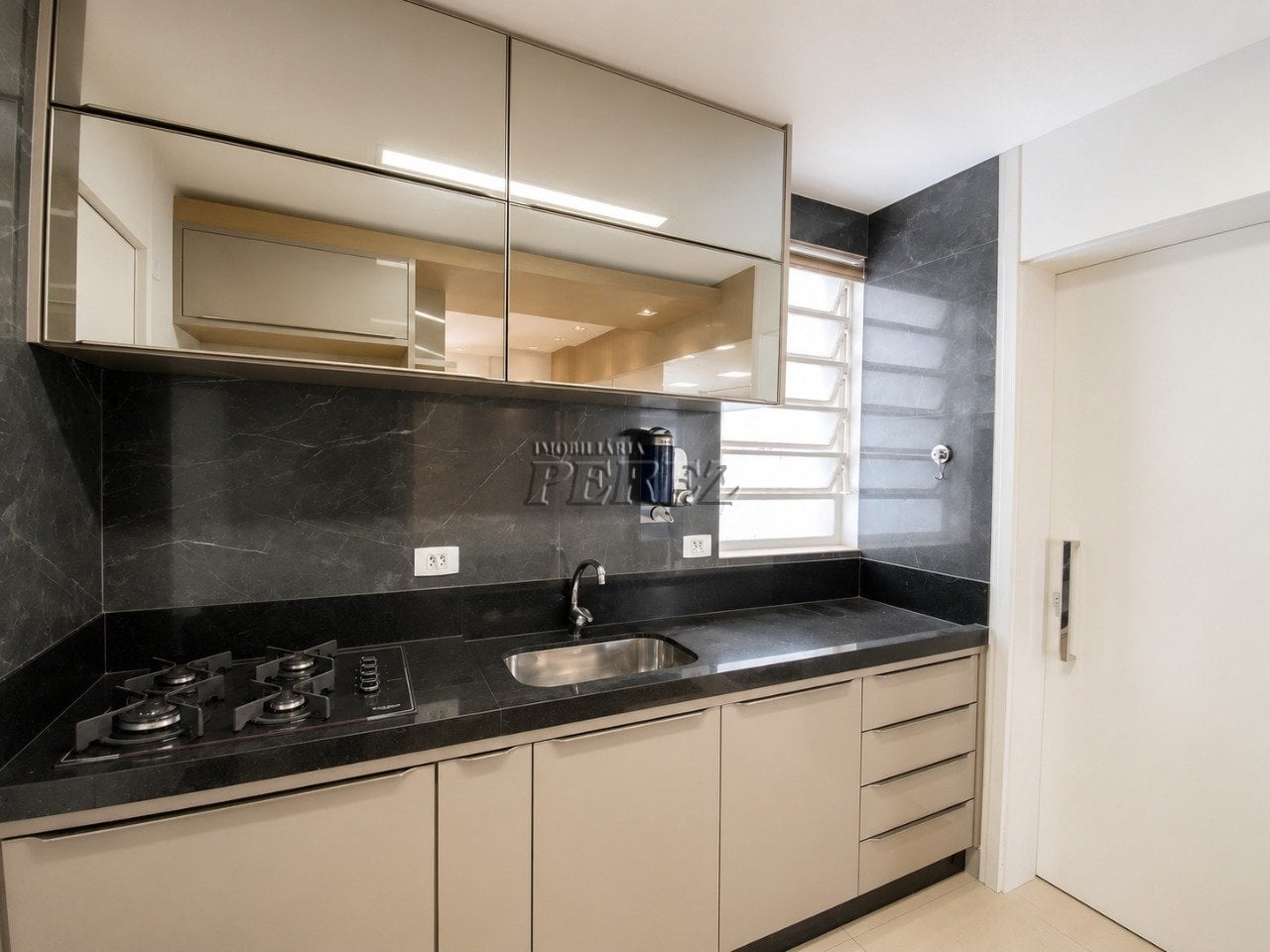 Apartamento à venda no Residencial Shangri-lá, região oeste de Londrina