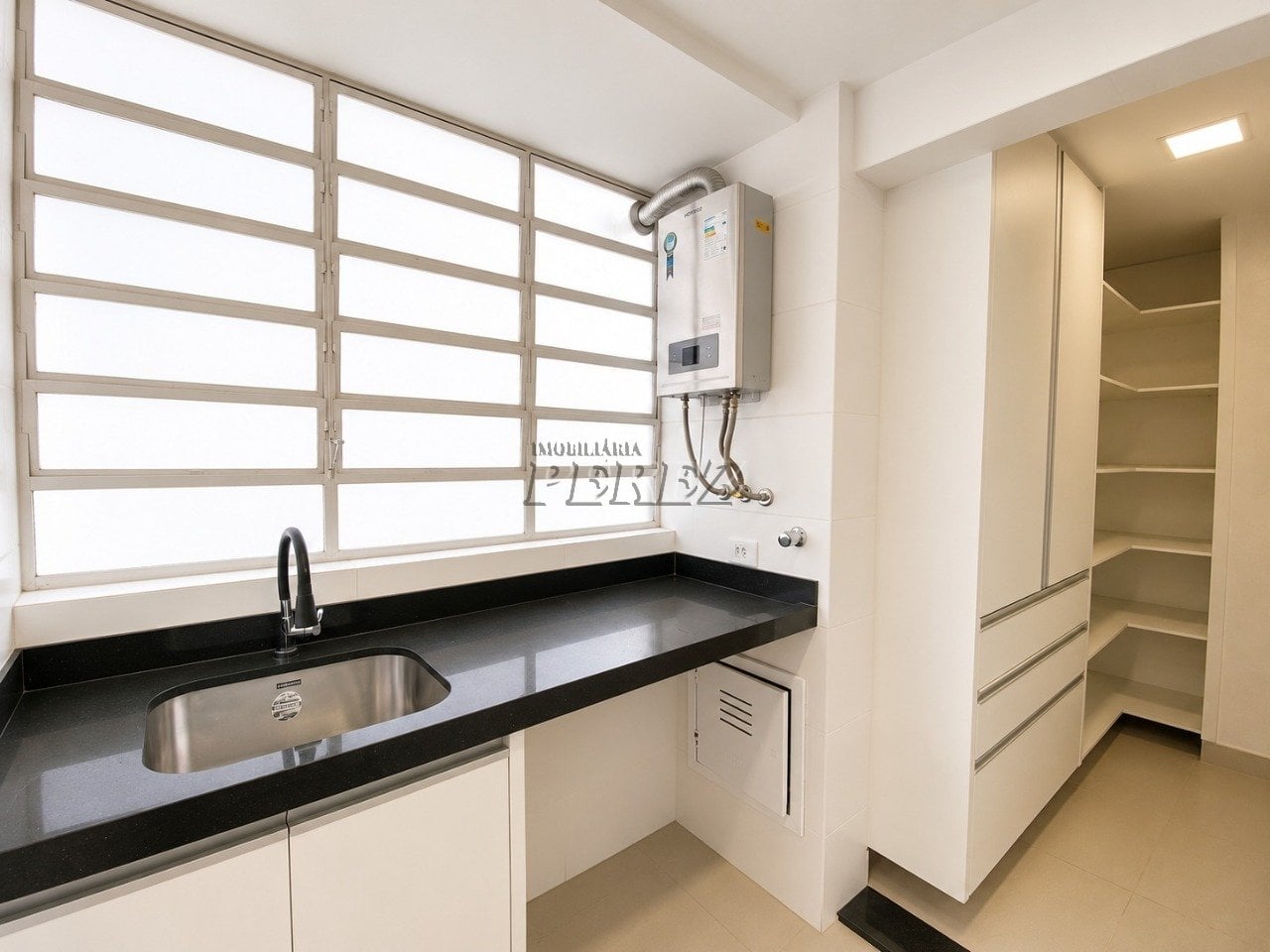 Apartamento à venda no Residencial Shangri-lá, região oeste de Londrina