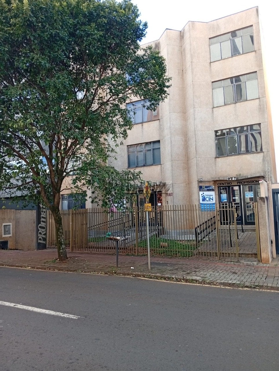Sala comercial à venda no Centro Profissional na região central de Londrina