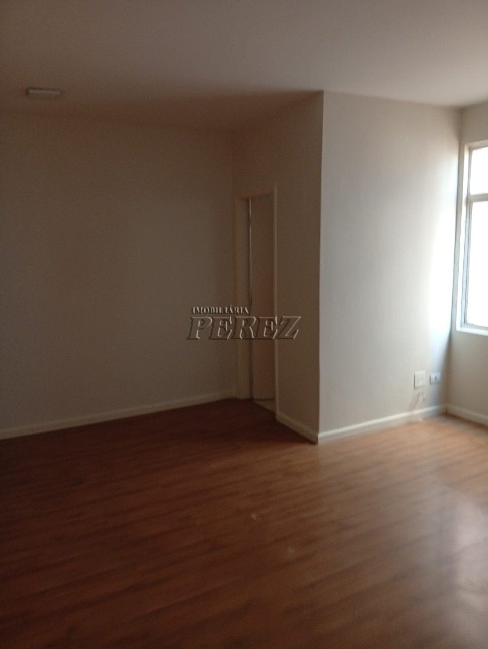 Sala comercial à venda no Centro Profissional na região central de Londrina