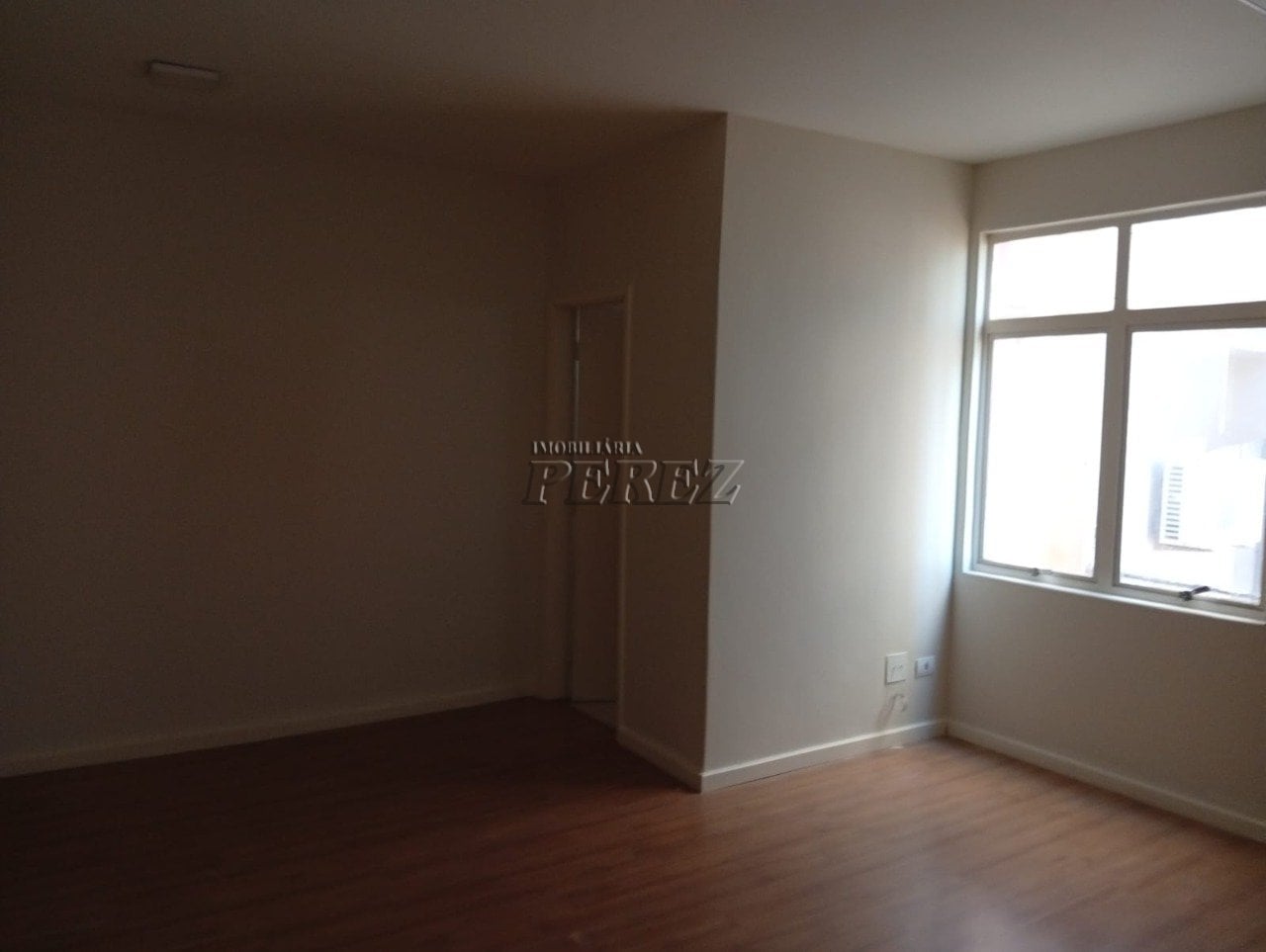 Sala comercial à venda no Centro Profissional na região central de Londrina