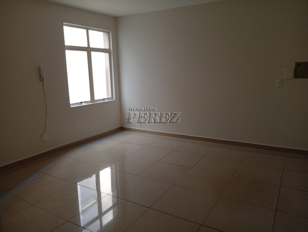 Sala comercial à venda no Centro Profissional na região central de Londrina