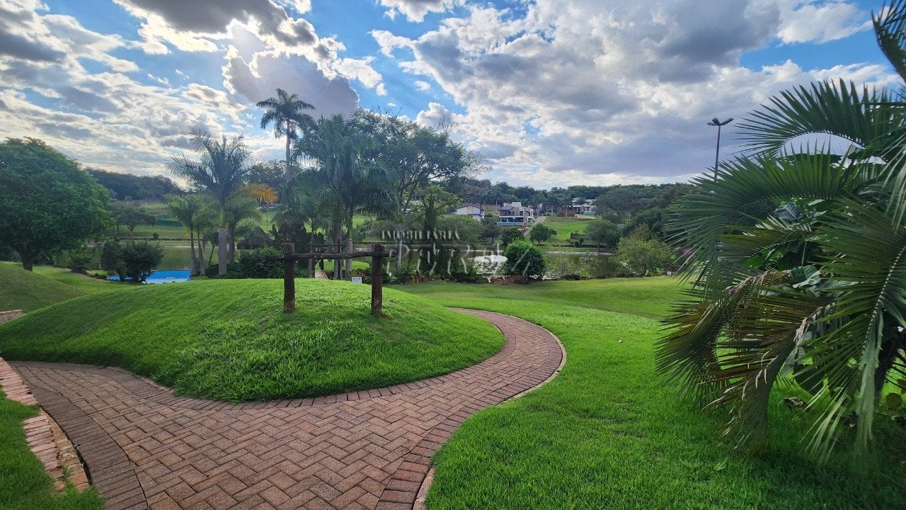 Terreno à venda no Terras de Canaã Home Resort em Cambé