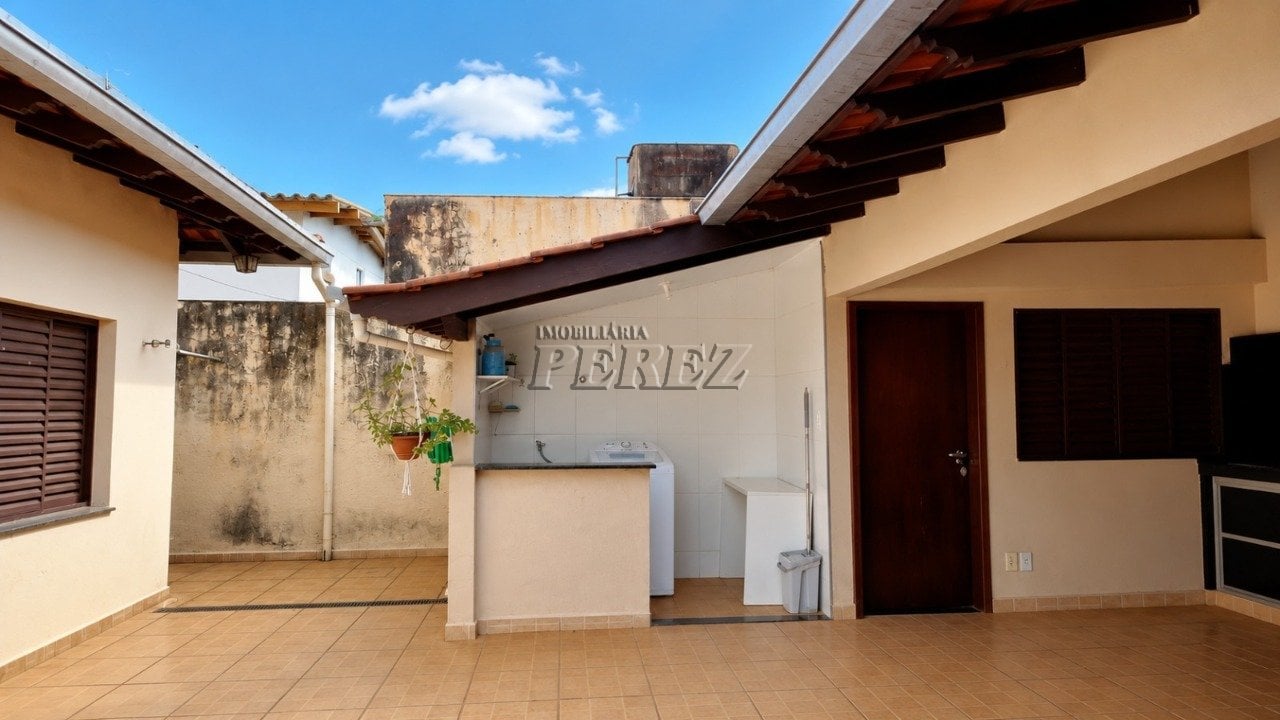 Casa à venda na região oeste de Londrina - Quebec