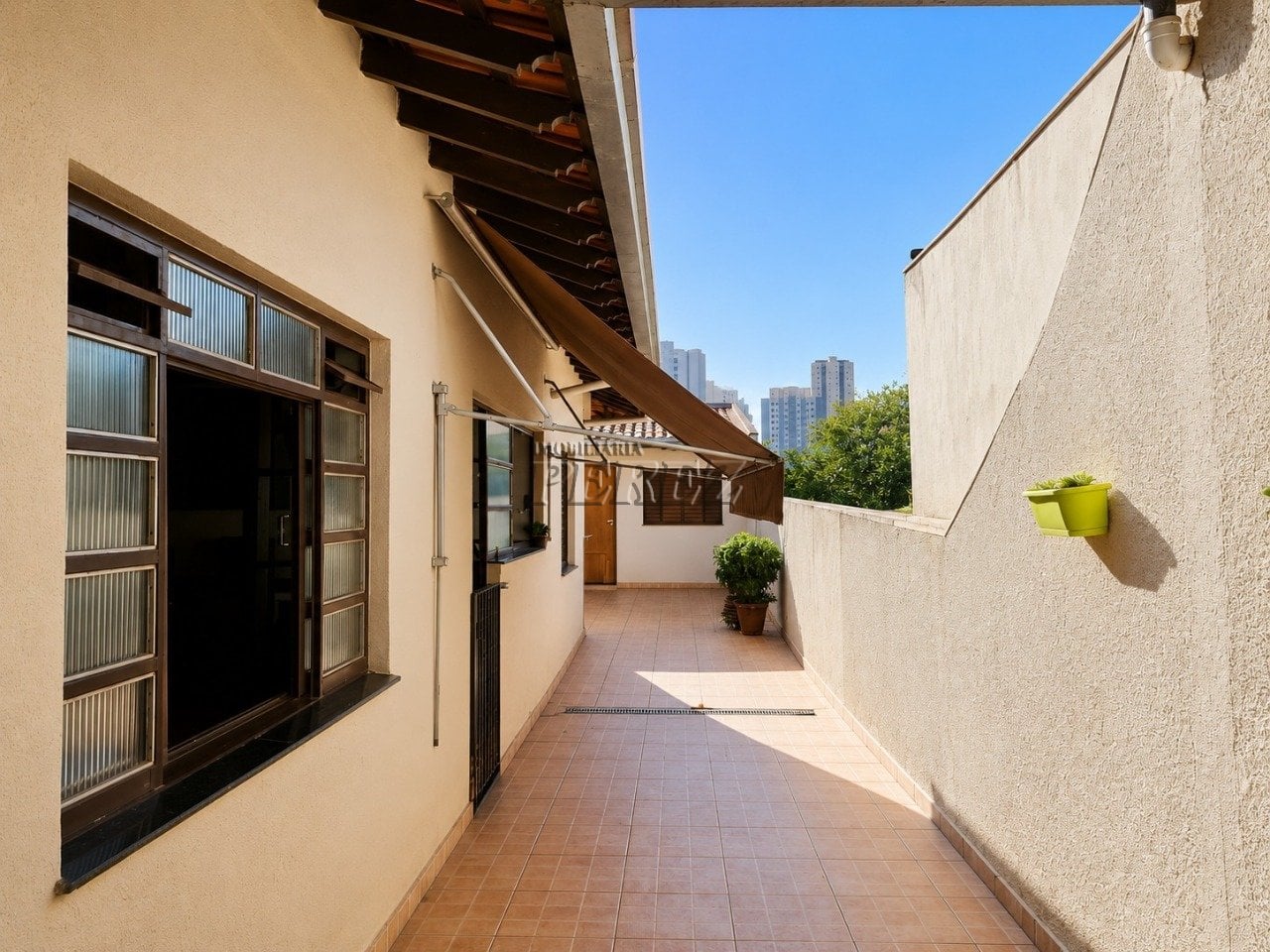 Casa à venda na região oeste de Londrina - Quebec