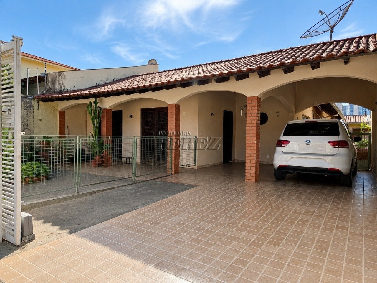 Casa à venda na região oeste de Londrina - Quebec
