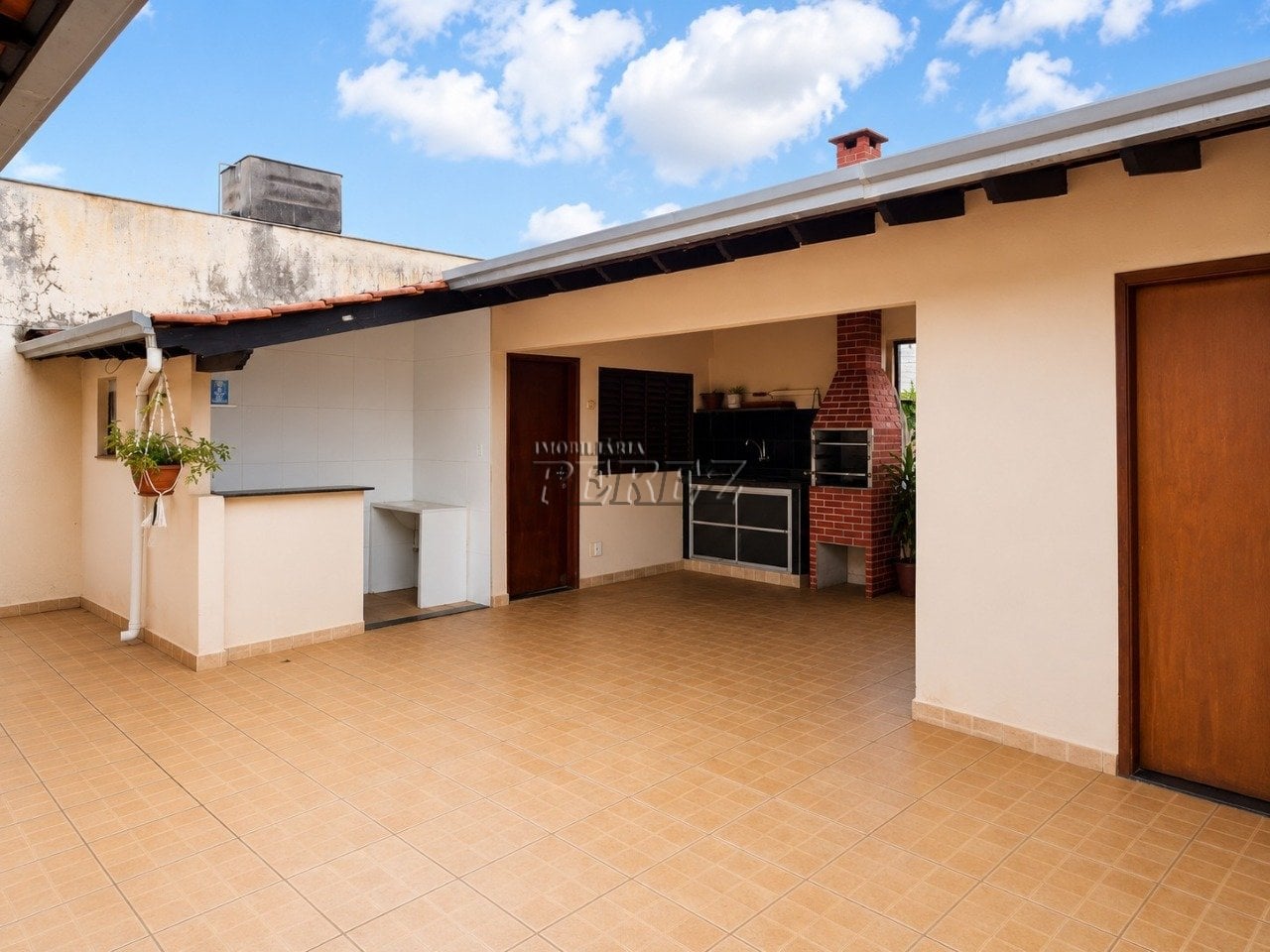 Casa à venda na região oeste de Londrina - Quebec