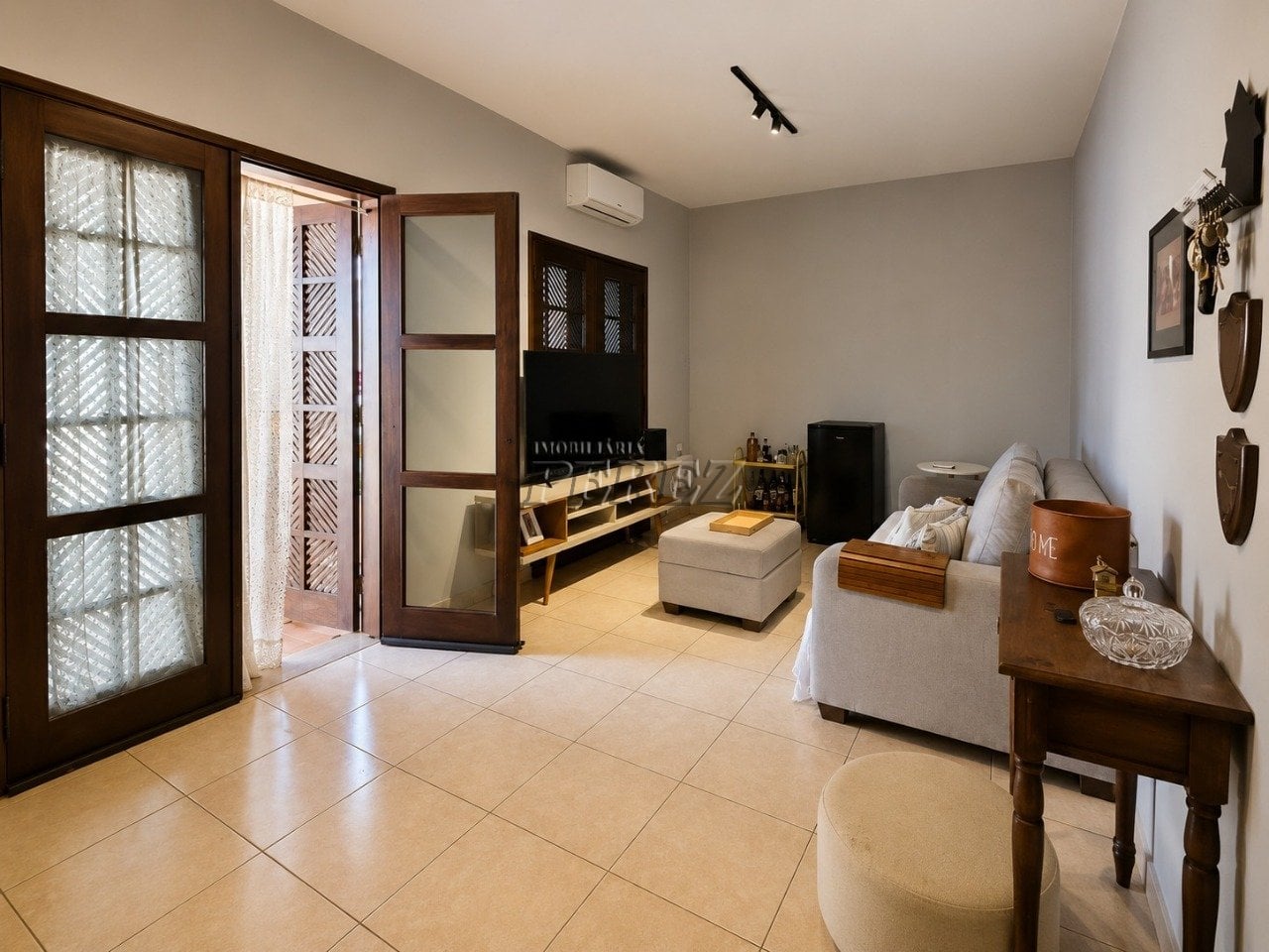 Casa à venda na região oeste de Londrina - Quebec