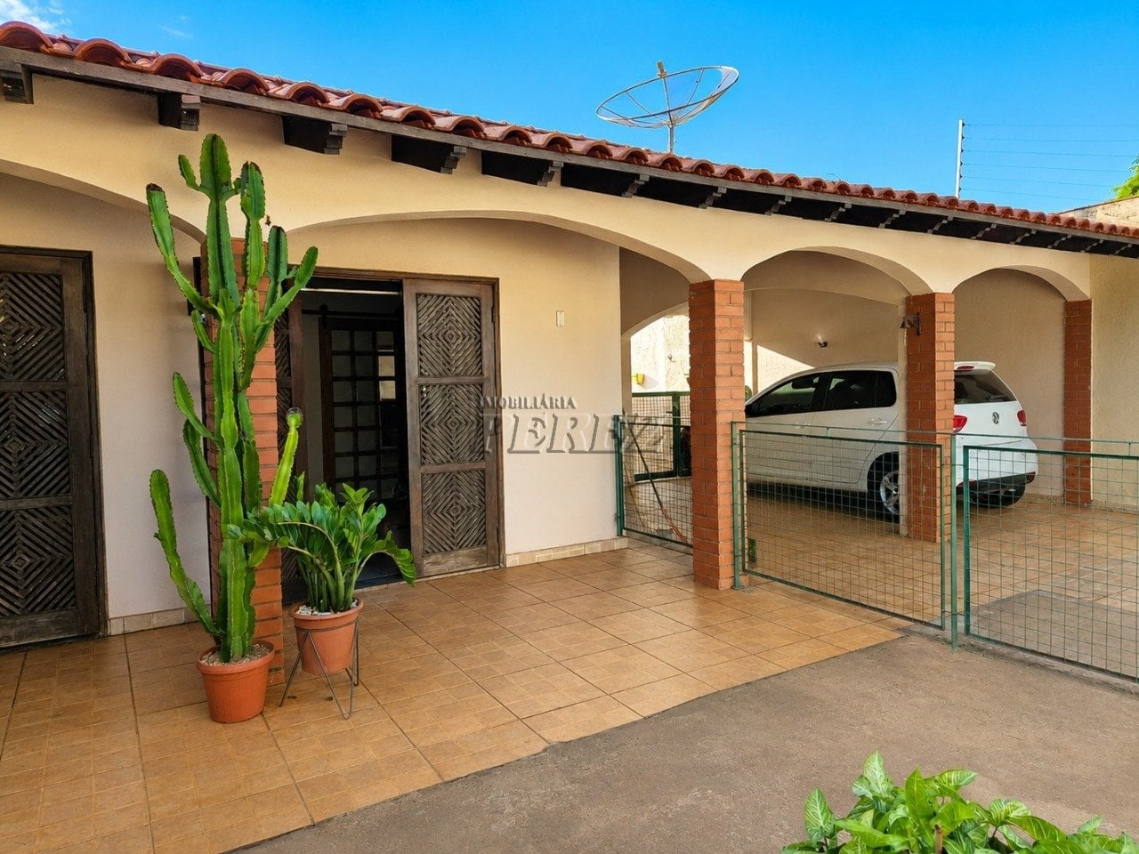 Casa à venda na região oeste de Londrina - Quebec