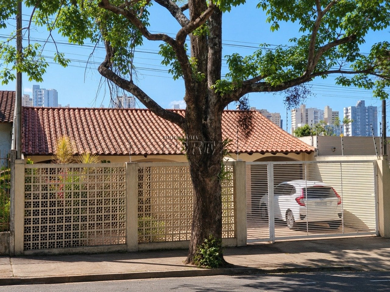 Casa à venda na região oeste de Londrina - Quebec