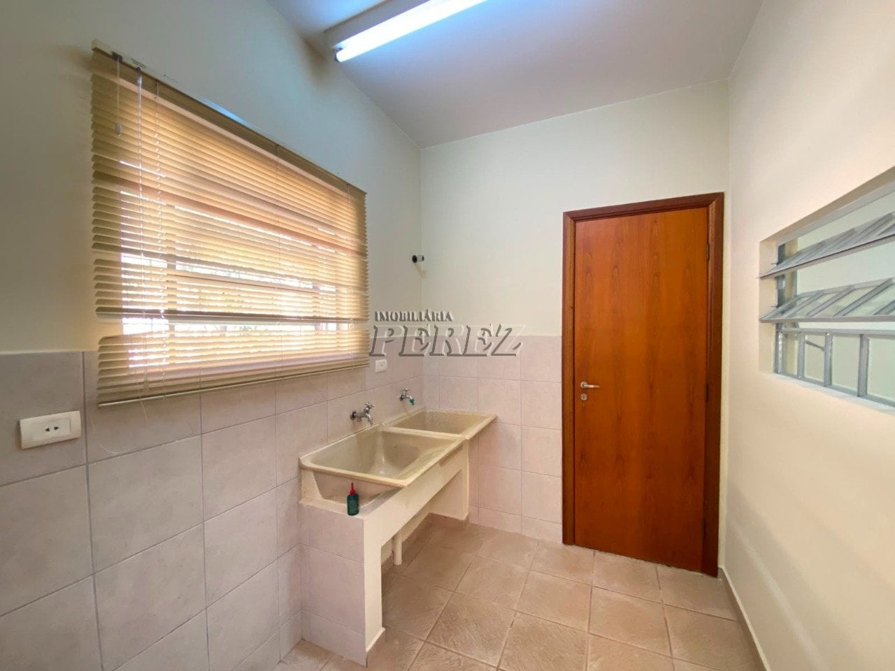 Sobrado para alugar no Jardim Shangri-lá B - Região oeste de Londrina