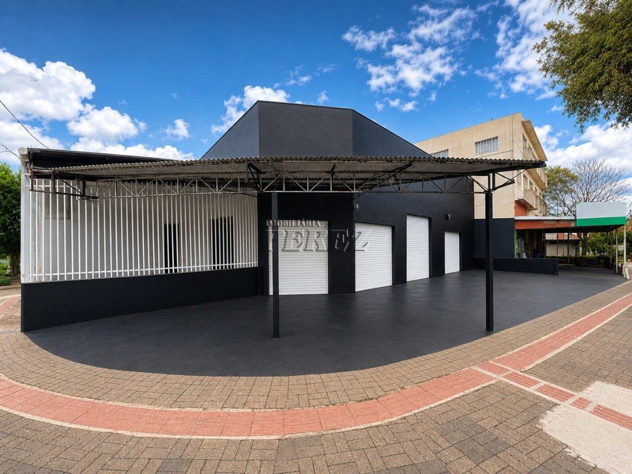 Sala comercial para alugar na Av. Saul Elkind na região norte de Londrina