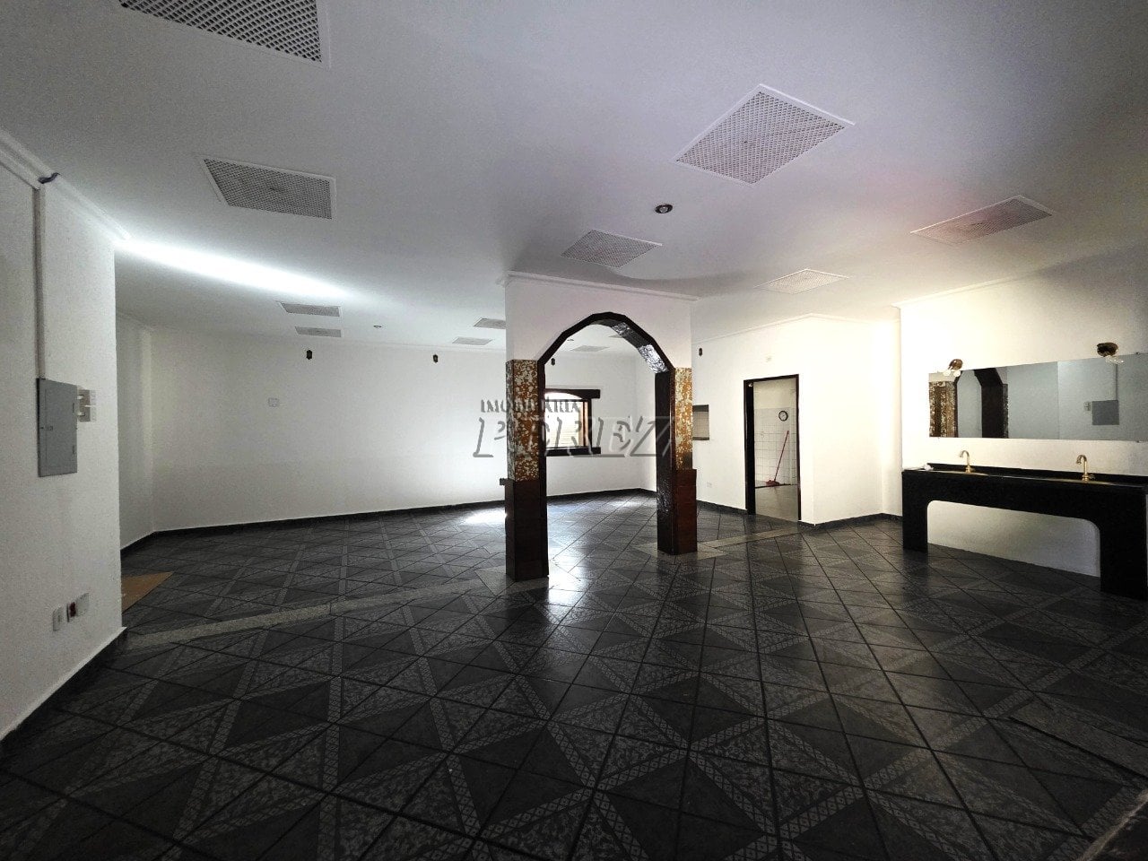 Imóvel comercial para alugar na Av. Tiradentes - Região oeste de Londrina