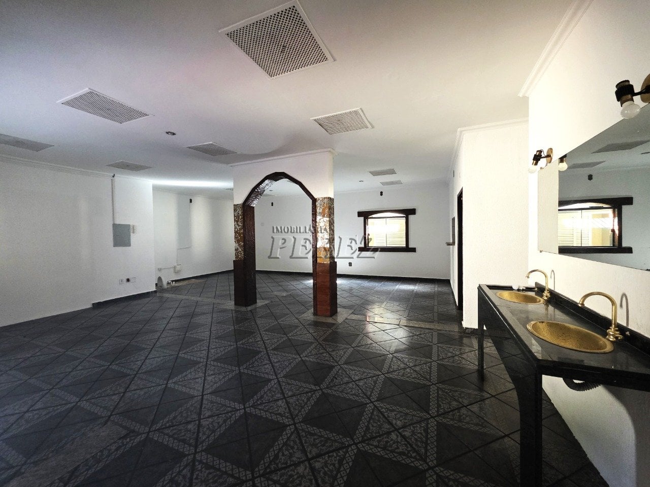 Imóvel comercial para alugar na Av. Tiradentes - Região oeste de Londrina