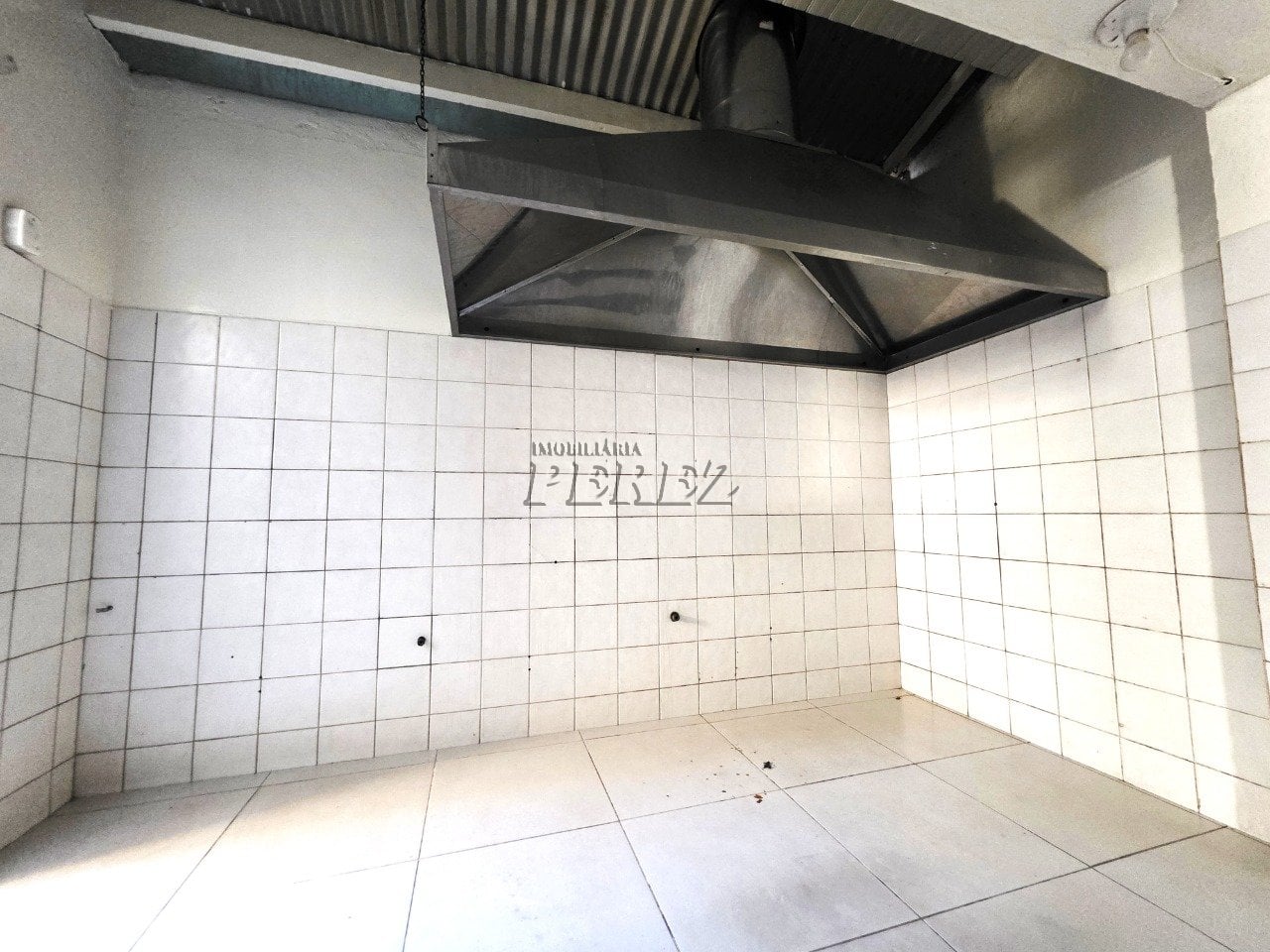 Imóvel comercial para alugar na Av. Tiradentes - Região oeste de Londrina