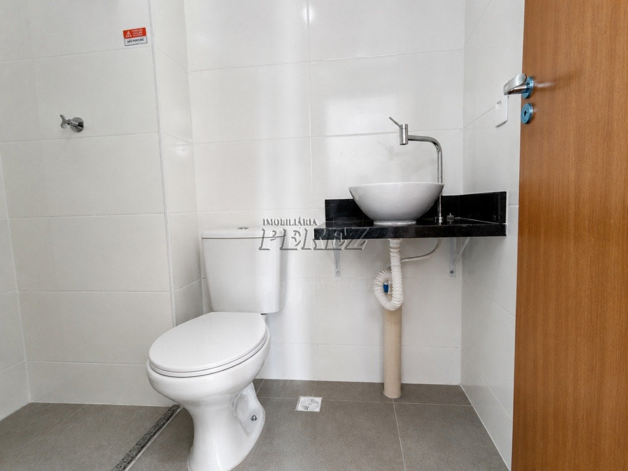 Apartamento novo para locação no Edifício Lake Picasso, localizado na Região Leste de Londrina.