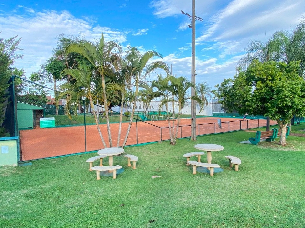 Casa em condomínio para alugar na Av. Robert Koch região Leste de Londrina