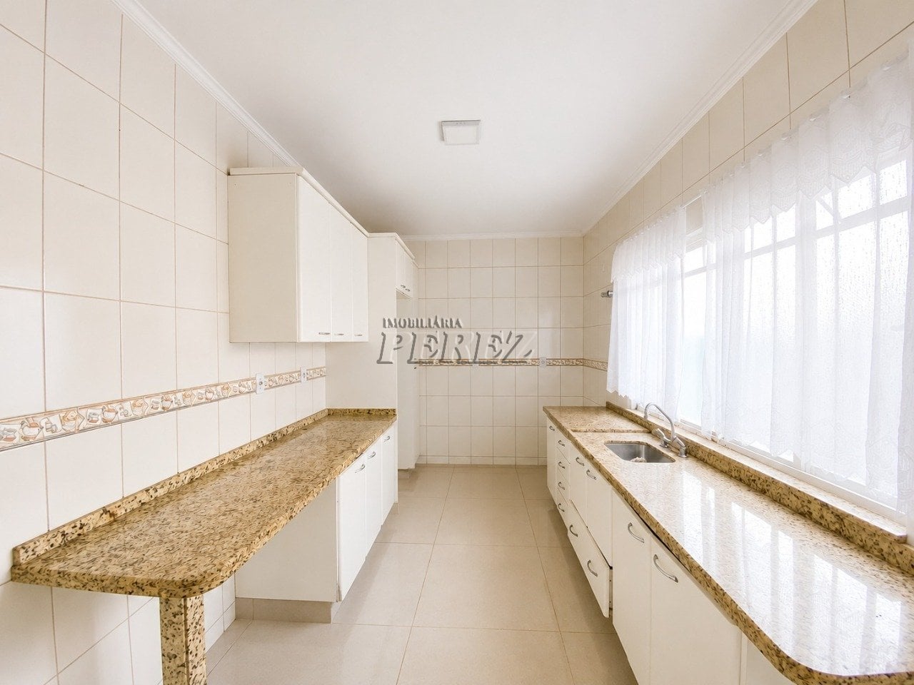 Casa em condomínio para alugar na Av. Robert Koch região Leste de Londrina