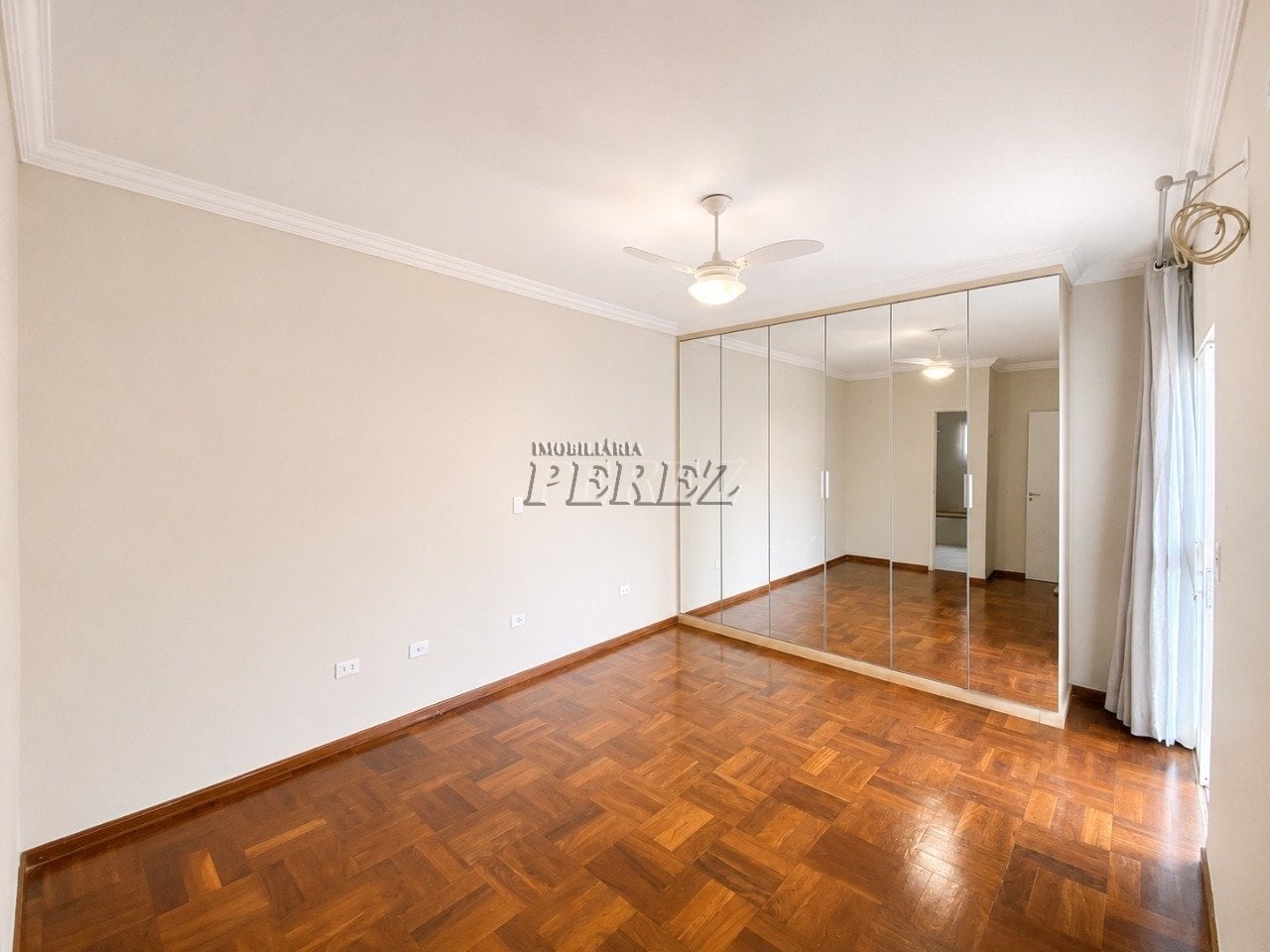 Casa em condomínio para alugar na Av. Robert Koch região Leste de Londrina