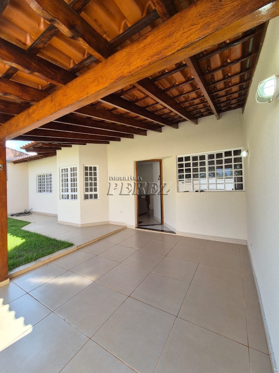 Casa à venda na região leste de Londrina - Bairro Pequena Londres
