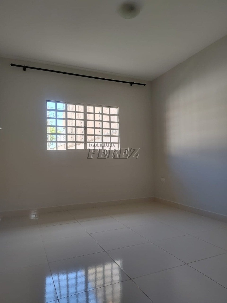 Casa à venda na região leste de Londrina - Bairro Pequena Londres