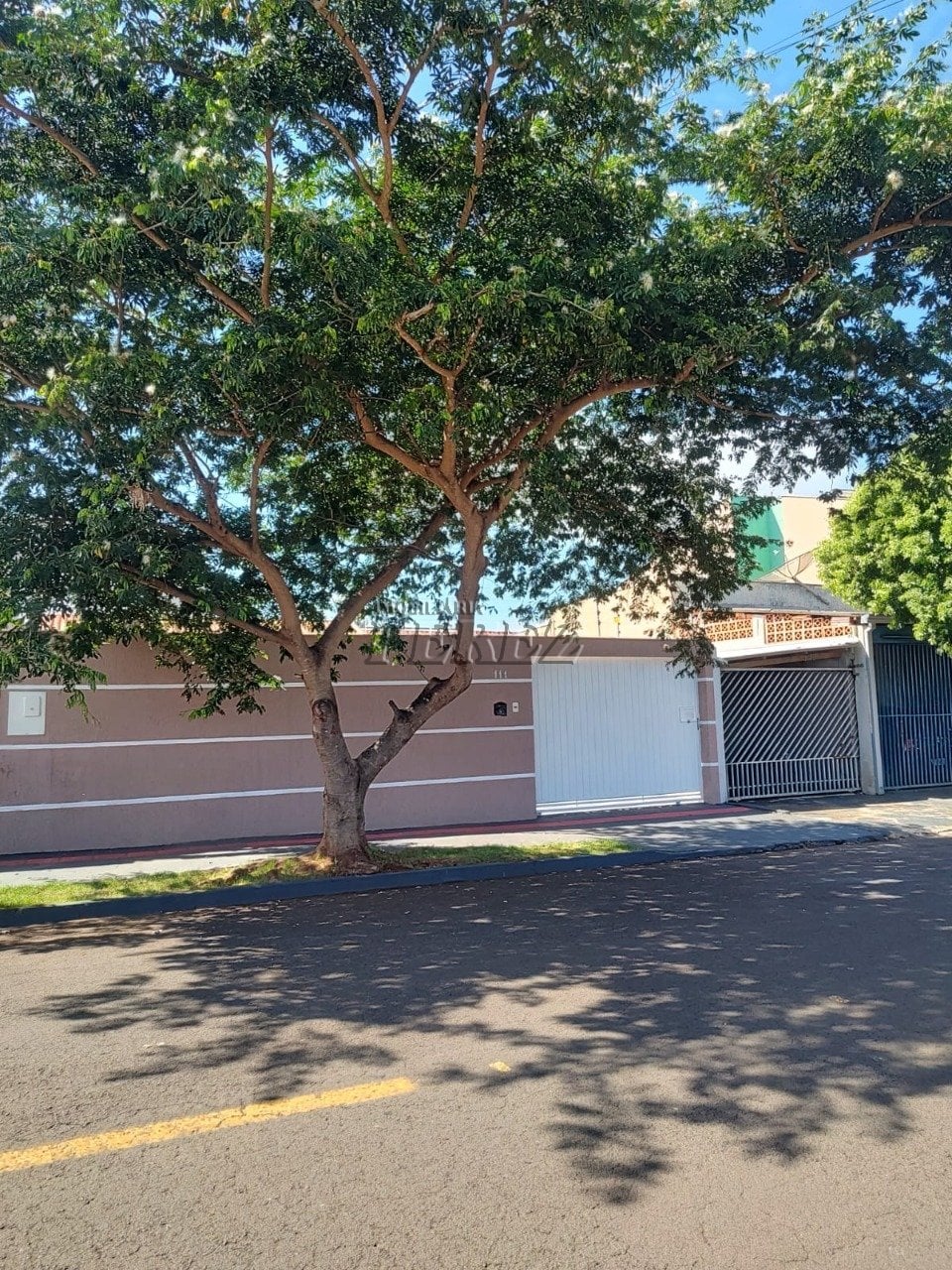 Casa à venda na região leste de Londrina - Bairro Pequena Londres