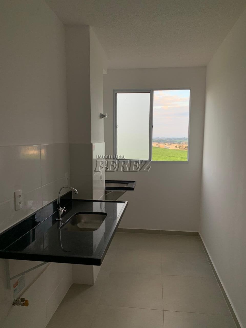 Apartamento à venda no Edifício Lake Picasso - Região leste de Londrina.