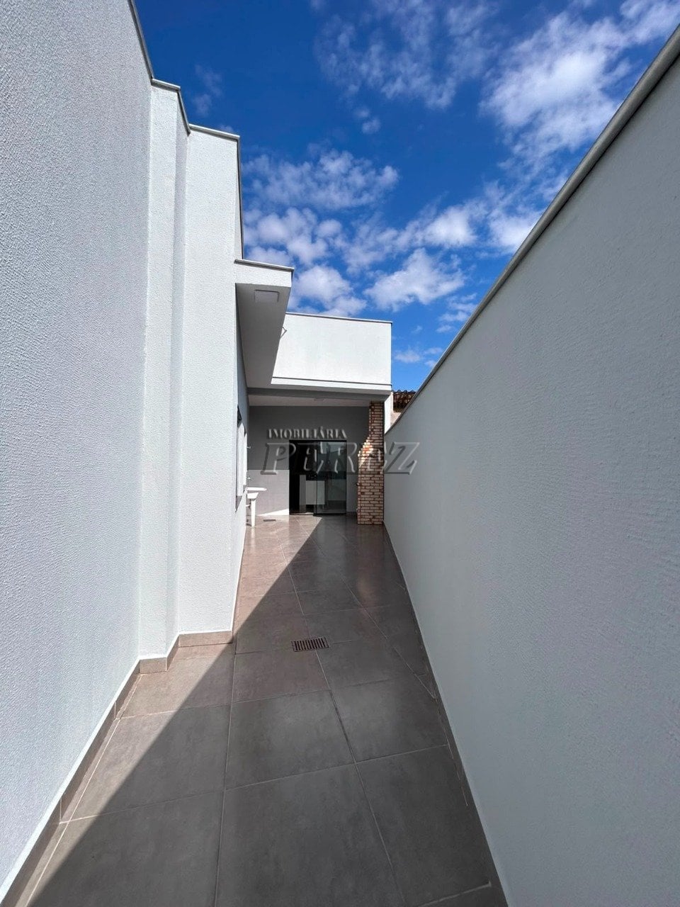 Casa à venda na região oeste de Londrina - Colinas