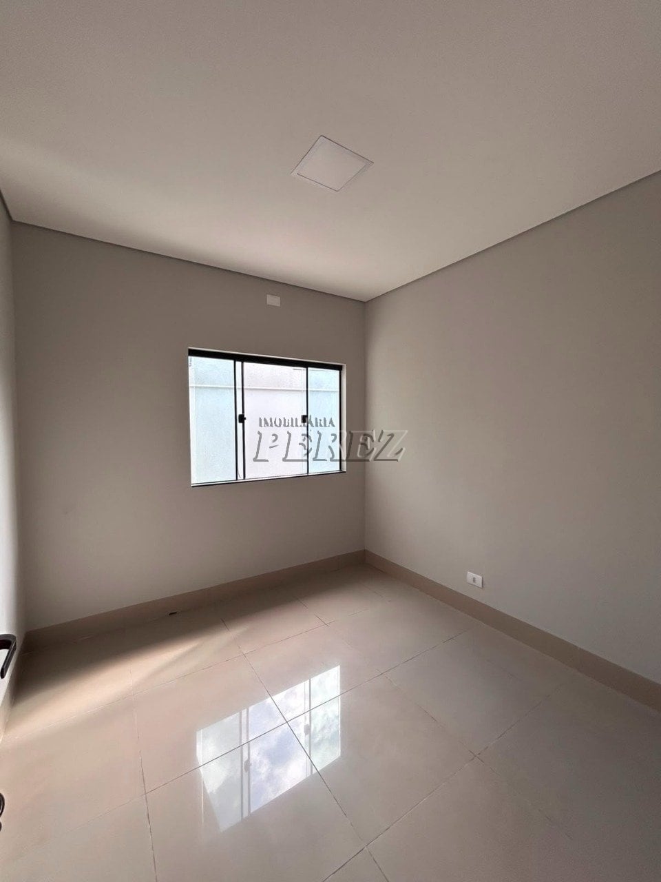 Casa à venda na região oeste de Londrina - Colinas