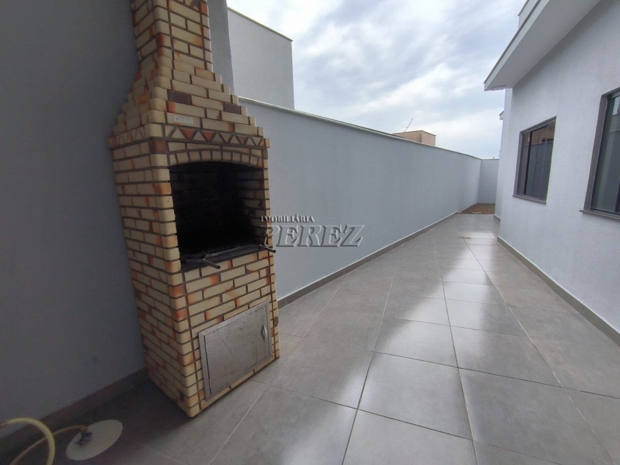 Casa à venda na região oeste de Londrina - Colinas