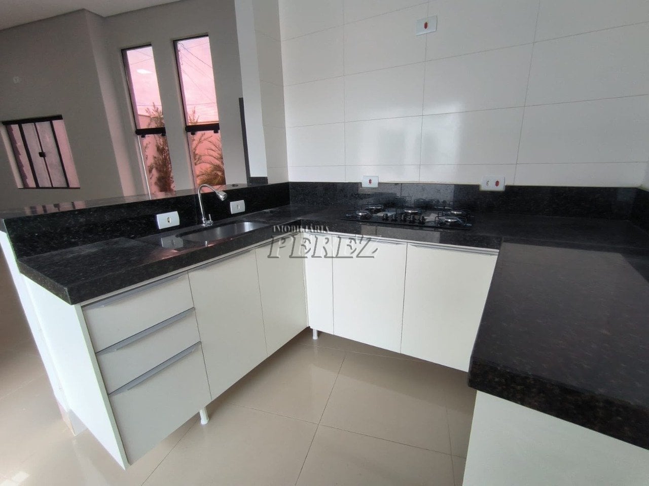 Casa à venda na região oeste de Londrina - Colinas