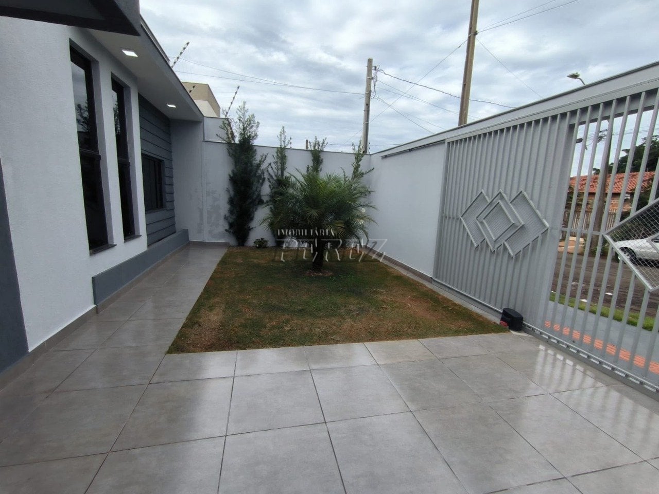 Casa à venda na região oeste de Londrina - Colinas