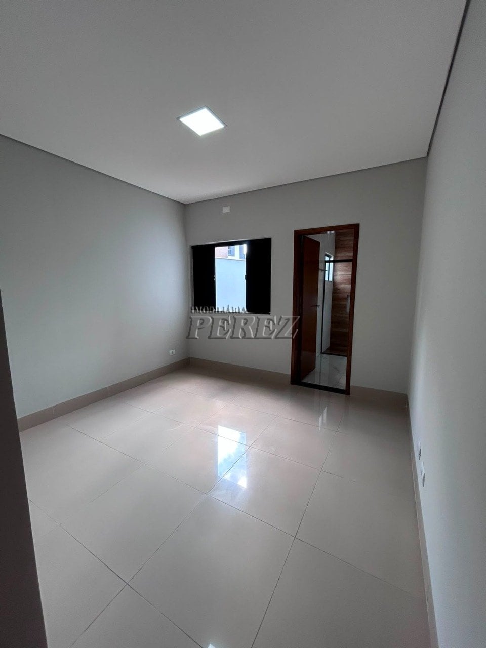 Casa à venda na região oeste de Londrina - Colinas