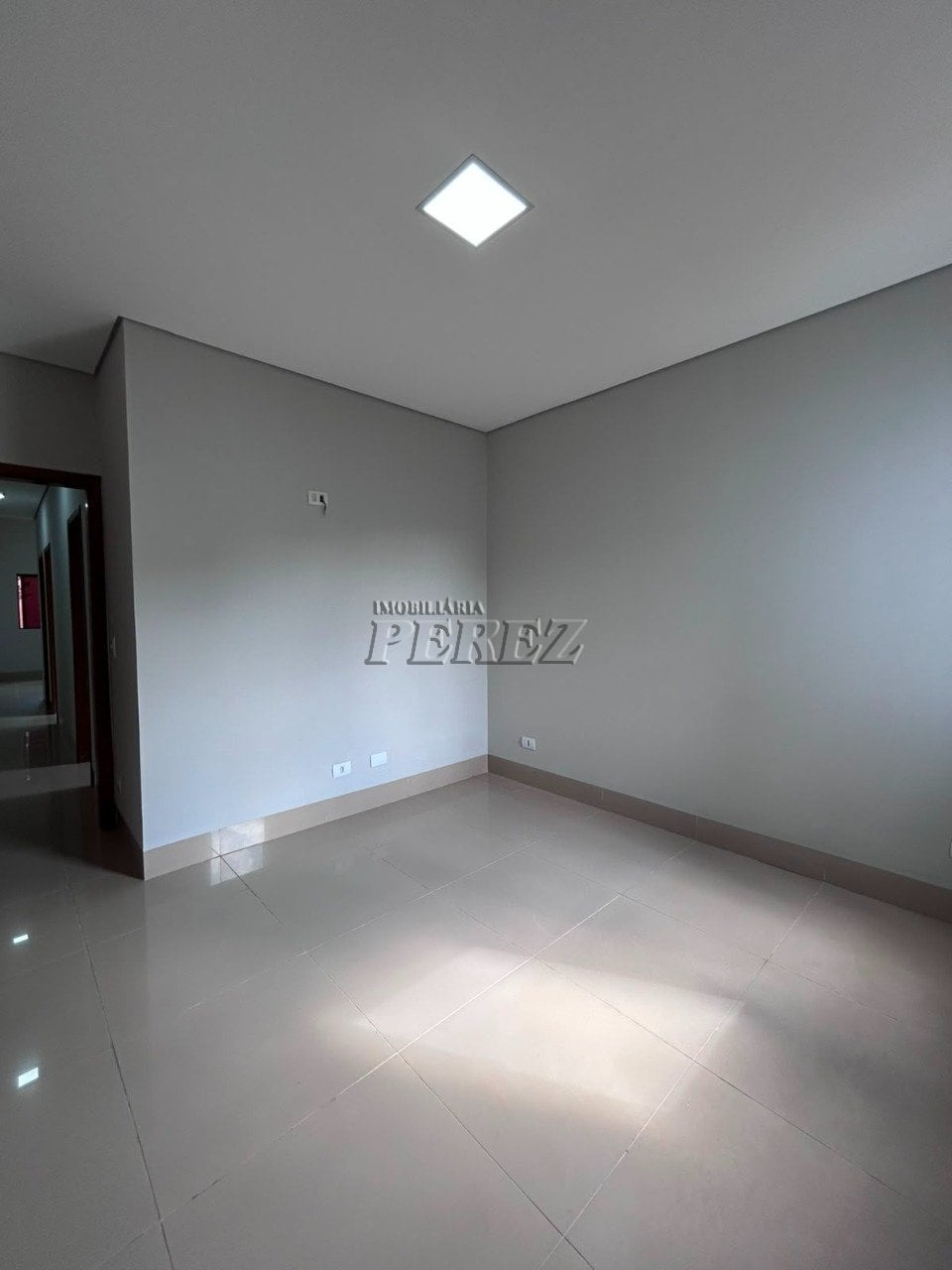 Casa à venda na região oeste de Londrina - Colinas